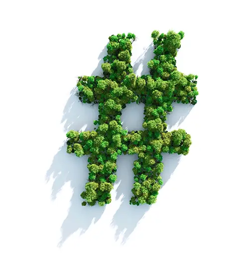 Hashtag-Symbol aus grünen Bäumen – Symbol für nachhaltige, persönliche Kommunikation