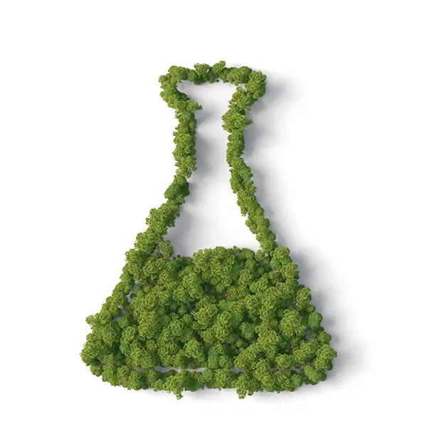 Laborflasche aus grünen Baumkronen geformt – Symbol für nachhaltige Technologieberatung